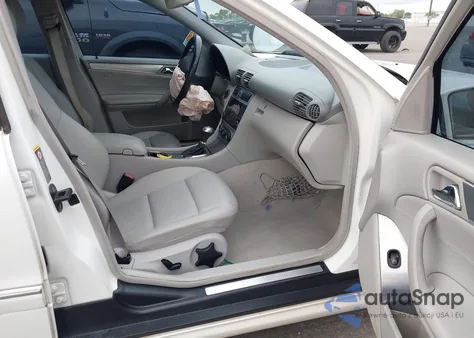 2006 Mercedes-Benz C 230 Sport z USA, uszkodzony, nr VIN WDBRF52H16F740554